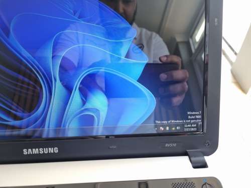 Samsung RV510 Intel Celeron Laptop/ 4GB RAM/ Windows 7 Ultimate